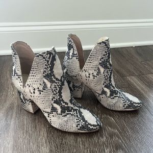 Steve Madden Rookie Natural Snake Booties Size 10